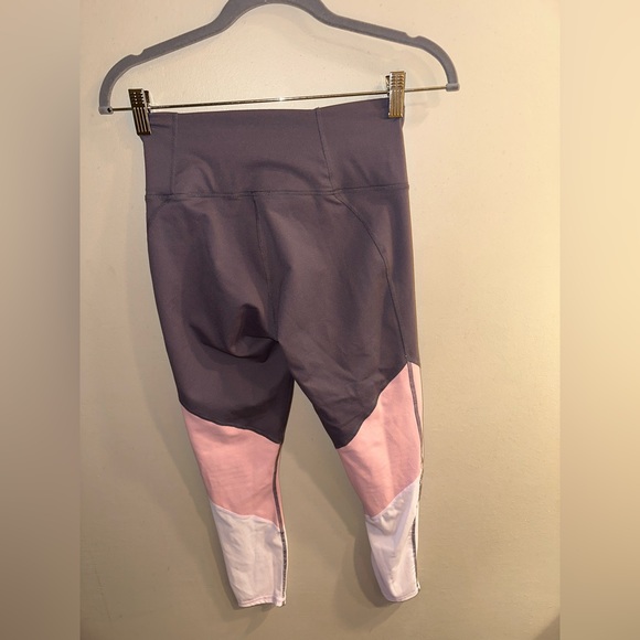 Pink/mauve Fabletics leggings. Size small - Picture 2 of 3
